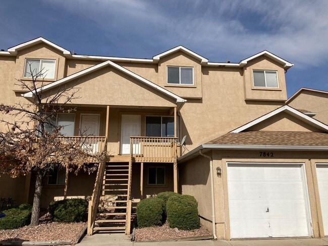 Photo - 3 Bed, 2.5 Bath Townhome in District 20!