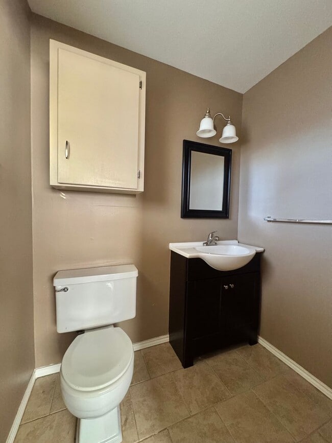 Building Photo - Now Available - 3 Bedroom/2 Bathroom Home!!