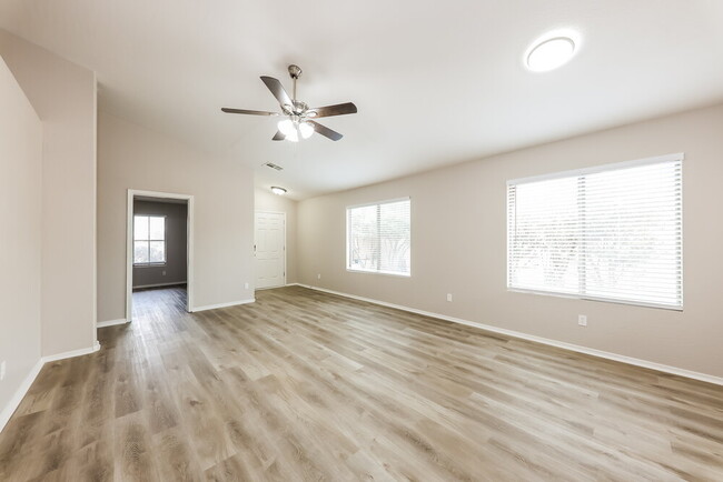 Building Photo - 15350 W Lundberg St