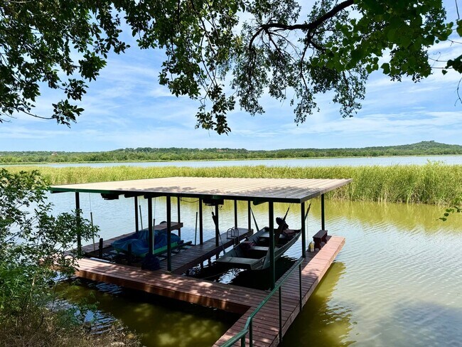 Building Photo - Guest House on Lake Granbury