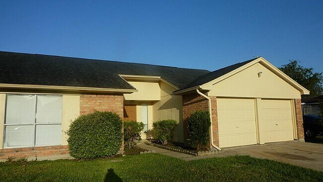 Building Photo - 16750 Quail Run Dr