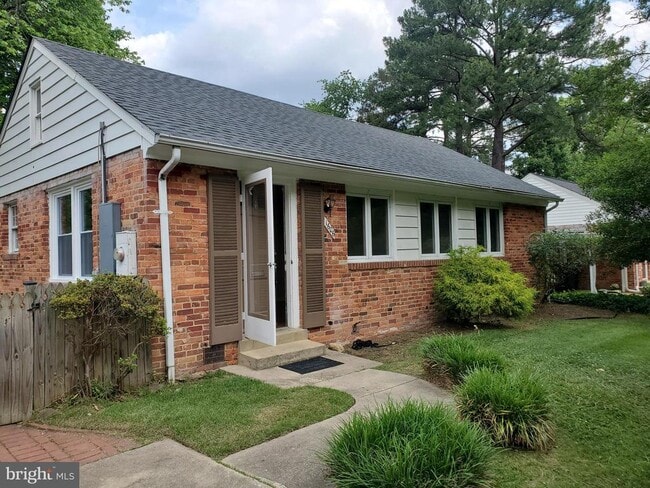 Building Photo - 1606 Lafayette Dr