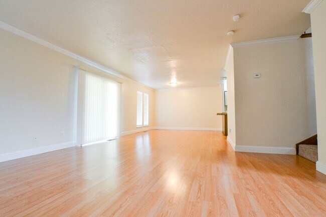 Foto del edificio - Charming 3-Bedroom, 2.5 Bath Home in South...