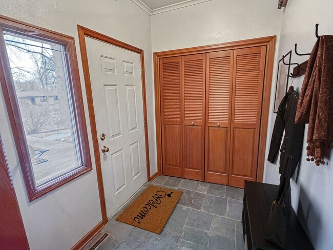 Foto del edificio - 5212 Lincoln Way