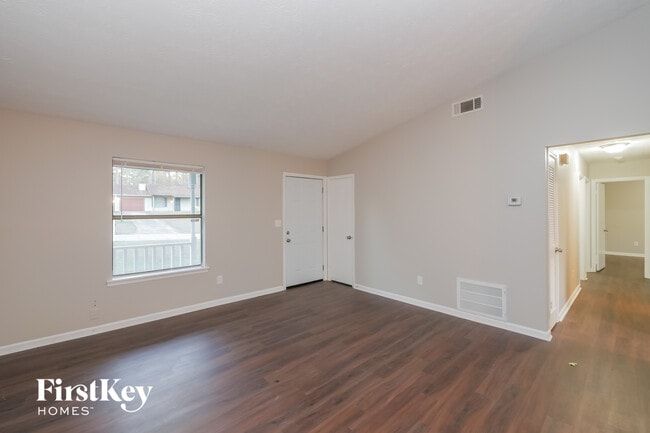 Building Photo - 9052 Homewood Dr