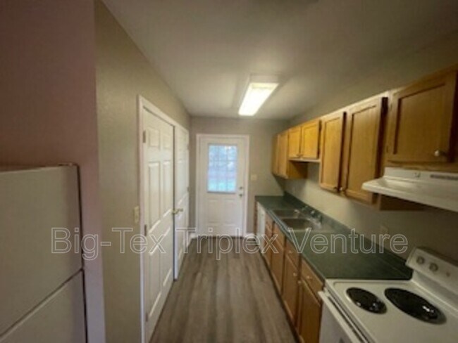 Foto del edificio - 265 N Pecan St