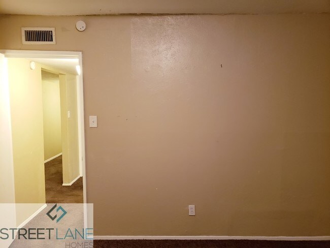 Building Photo - 6 MONTH LEASE ONLY!