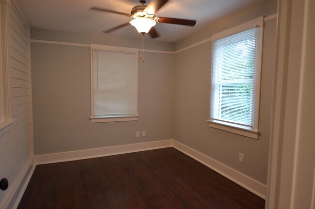 Building Photo - 215 W Anderson St