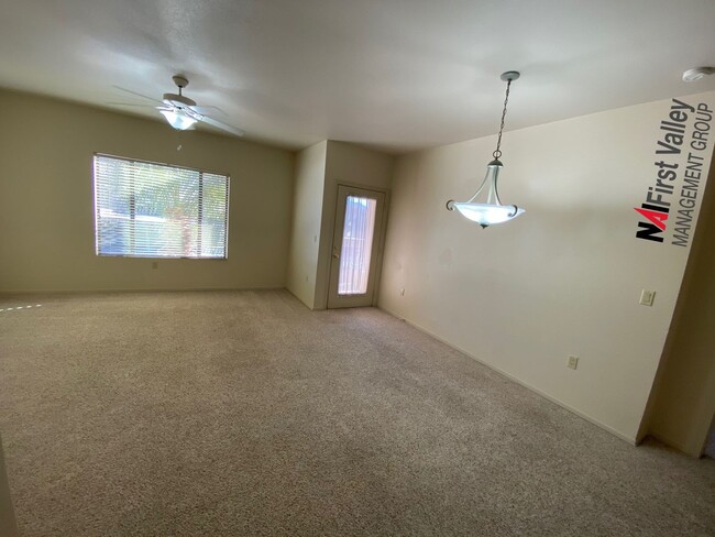 Building Photo - 2 Bedrooms, 2 Baths