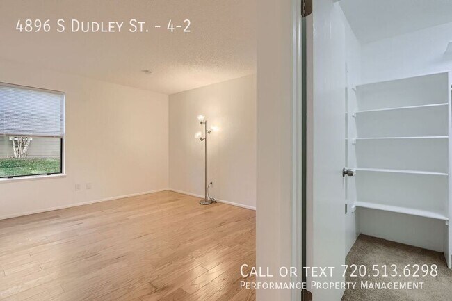 Foto del edificio - 4896 S Dudley St