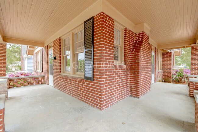 Foto del edificio - Charming 2 bedroom home in Columbia!