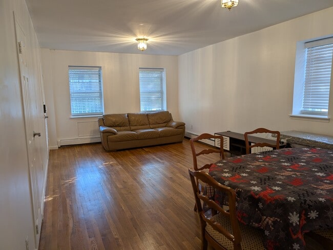 Living room - 751 Essex St