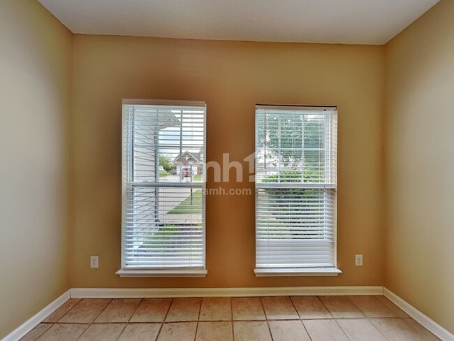 Building Photo - 226 Vintage Cir