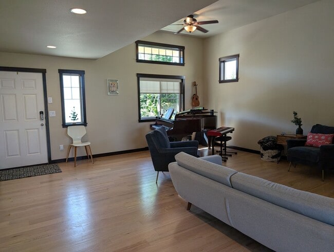 Building Photo - 3521 Becky Pl
