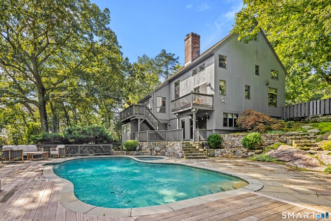 Foto del edificio - 129 Davis Hill Rd