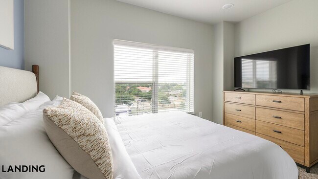 Foto del edificio - 2422 S Carrier Pkwy