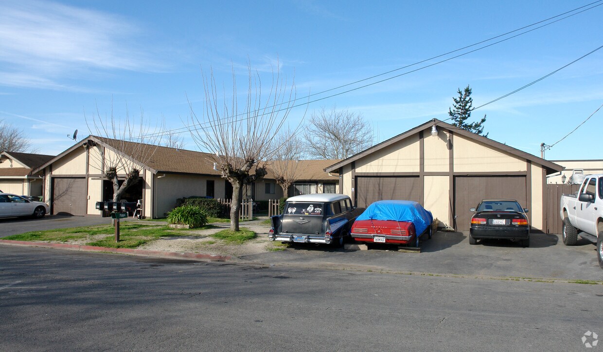 Building Photo - 247 Robin Way