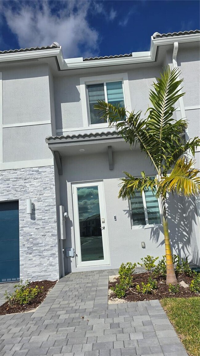 Foto del edificio - 713 SE 13th St Cir