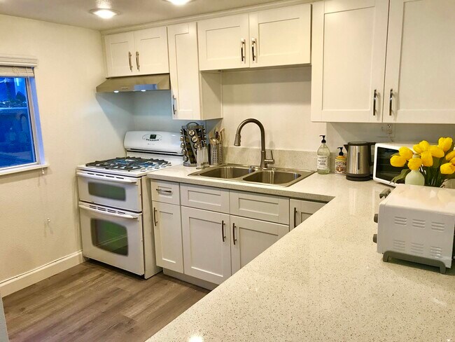 Foto del edificio - 2414 N Alvarado St
