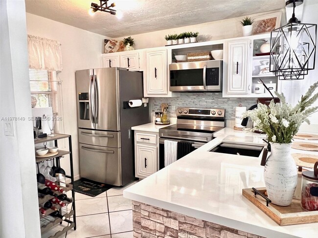 Building Photo - 2811 Somerset Dr