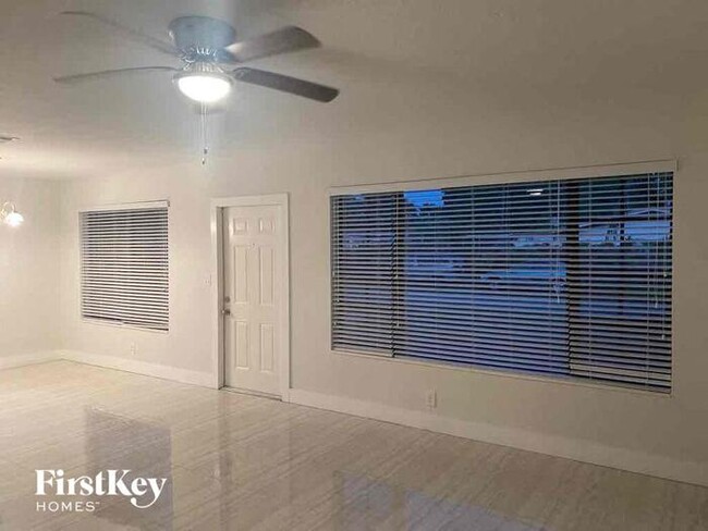Foto del edificio - 17800 NE 6th Ct