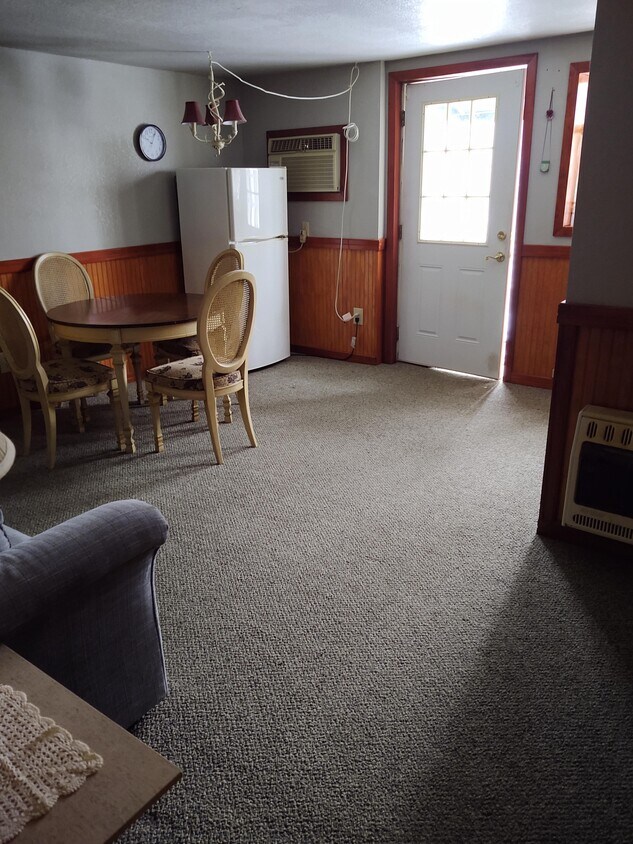 Sala de estar y comedor - 297 Knoll Dr