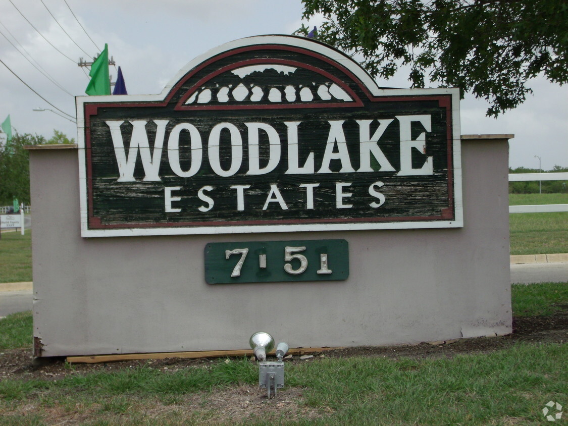 Building Photo - Woodlake Estates