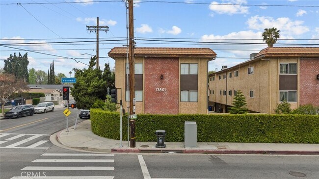 Foto del edificio - 13861 Vanowen St
