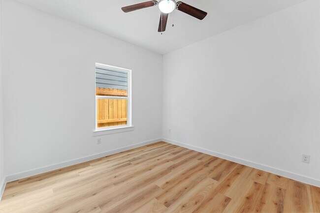 Building Photo - 9318 Firnat St