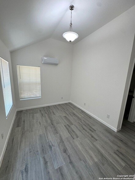 Foto del edificio - 261 Blackfoot Trail