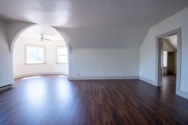 Foto del edificio - 3423 Whitfield Ave