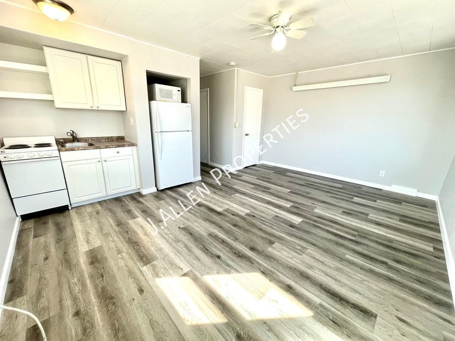 Primary Photo - Bright Downtown 1 Bedroom