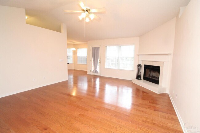 Building Photo - 5029 Lantana Dr