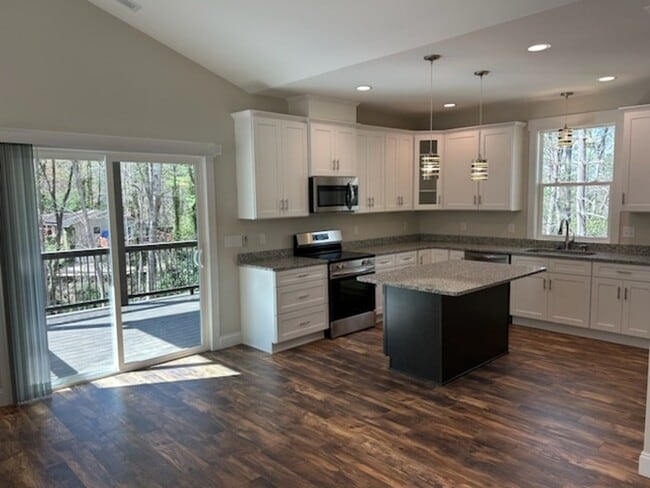 Building Photo - Well Maintained Home