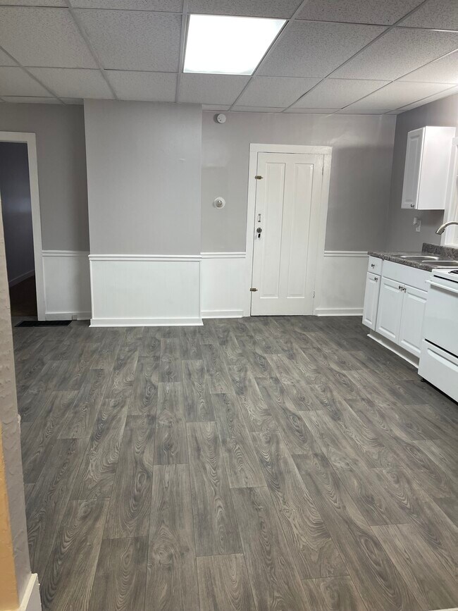 Foto del edificio - 736 W Charles St
