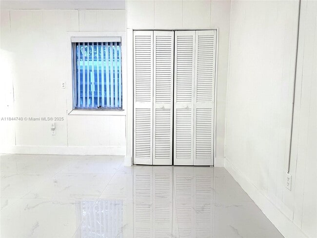 Building Photo - 61 SW 58th Ct