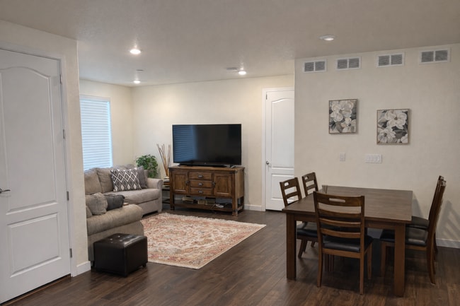 Building Photo - 6971 Hyland Hills St