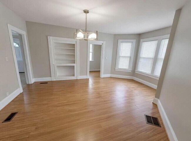 Foto del edificio - 308 Logan Ave