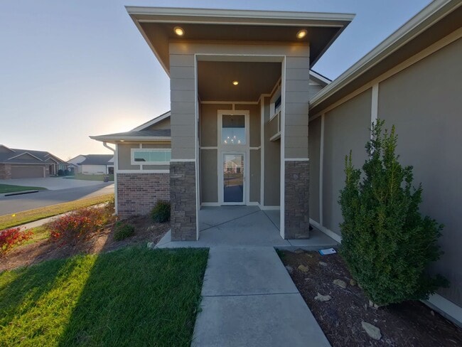 Foto del edificio - 1377 S Sierra Hls St