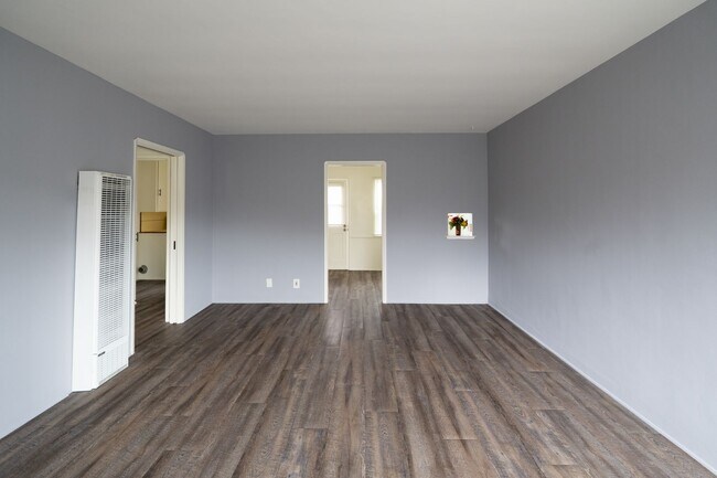 Building Photo - 207 Mayflower Ave