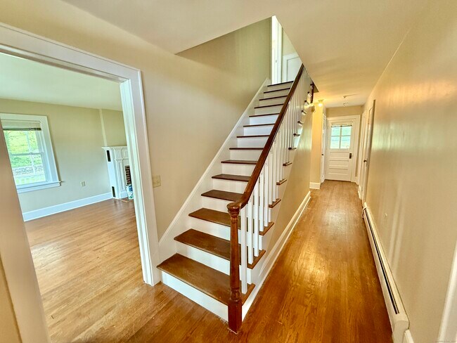 Foto del edificio - 124 Purchase Brook Rd
