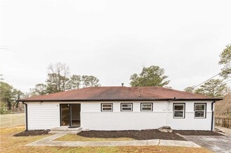 Building Photo - 5022 Fairmont Rd SE