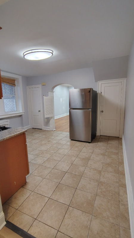 Building Photo - 523 W Nedro Ave