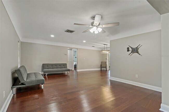 Foto del edificio - 3143 Fiesta Dr