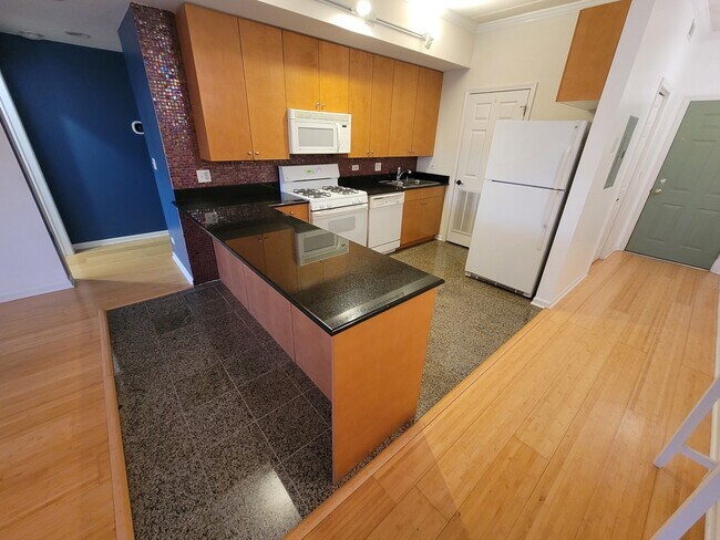 Foto del edificio - 4625 W Lawrence Ave