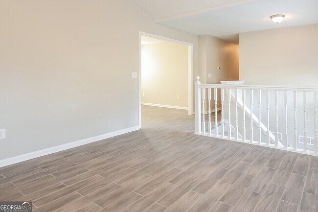 Building Photo - 170 Oak Landing Dr S