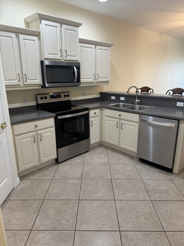 Kitchen - 224 Fairway Isles Ln (Bradenton, FL)