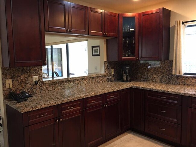 Building Photo - 745 Juniper Pl