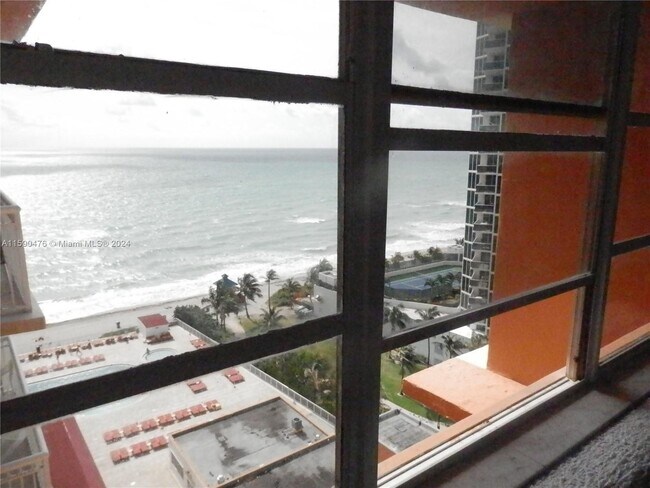 Foto del edificio - 19201 Collins Ave