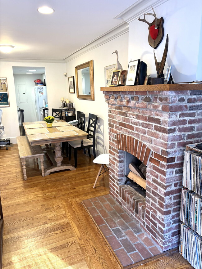 Building Photo - 331 Beacon St